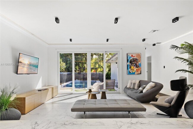 Photo - 270 NW 50th St