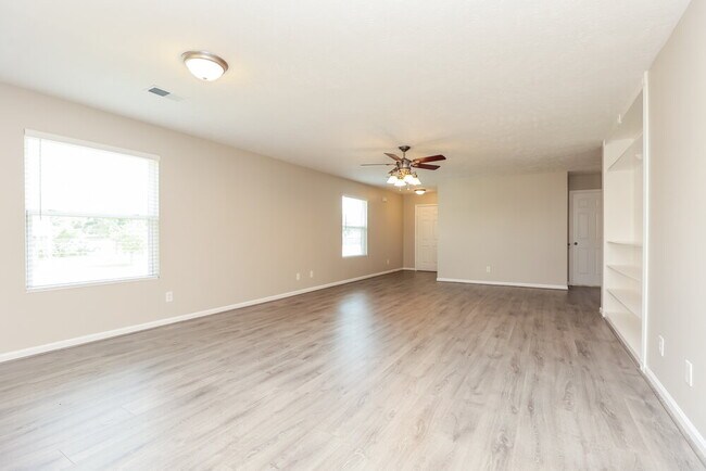2867 Park Knoll Dr