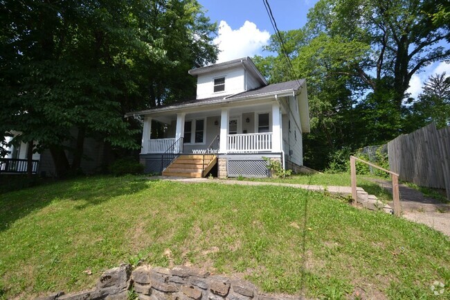 Building Photo - Great 3 bedroom college hill house