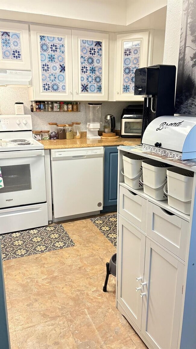 Photo - 118 Royal Pk Dr Unit 1F