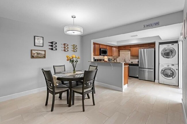 Photo - 1590 Shaker Cir