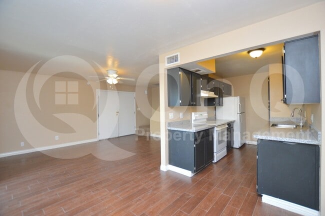Building Photo - 6052 W Golden Ln Rental