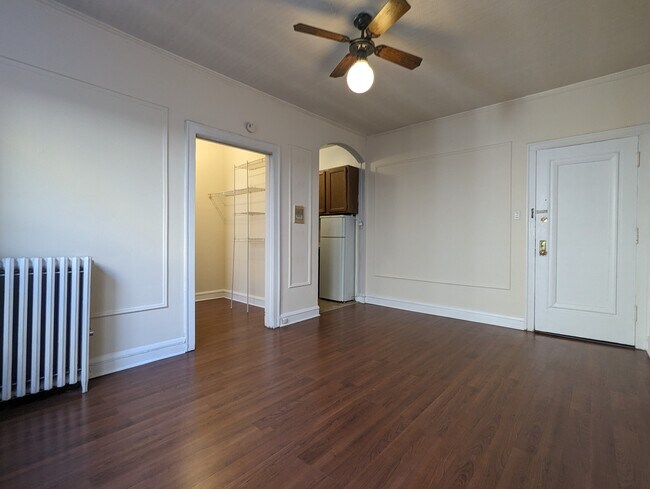 Photo - 2825 N Burling St Unit 2827-206