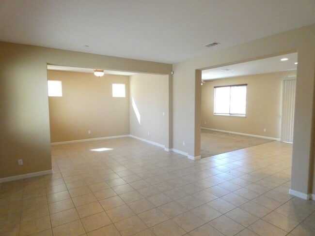 Photo - 4/2.5 N. Vacaville home with solar!