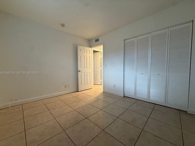 Photo - 400 NW 65th Terrace Unidad 202