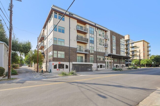 Building Photo - 908 Nueces St Unit 28 Rental