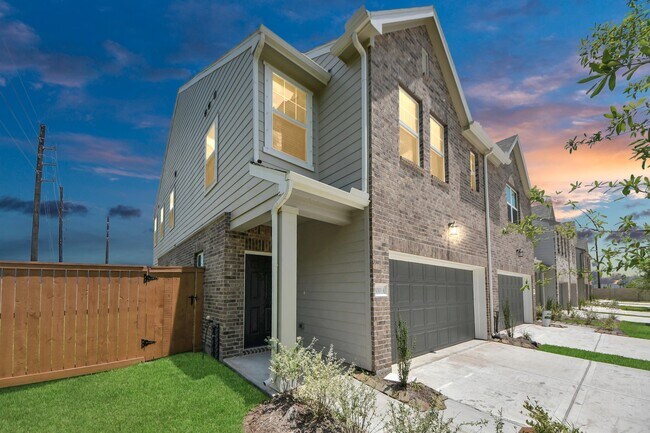 Photo - 10303 Rosemary