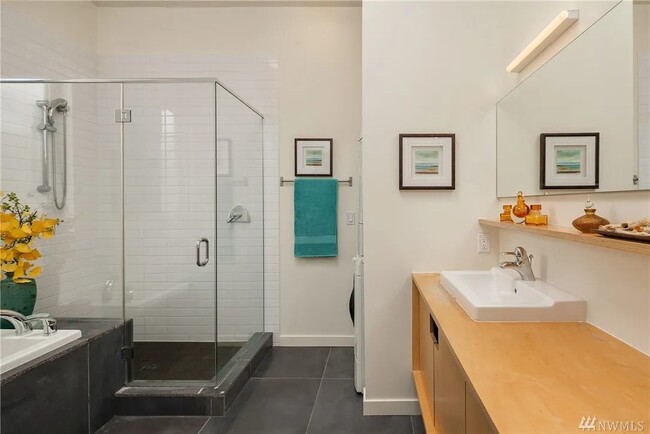 Baño principal - 107 19th Ave Unidad B