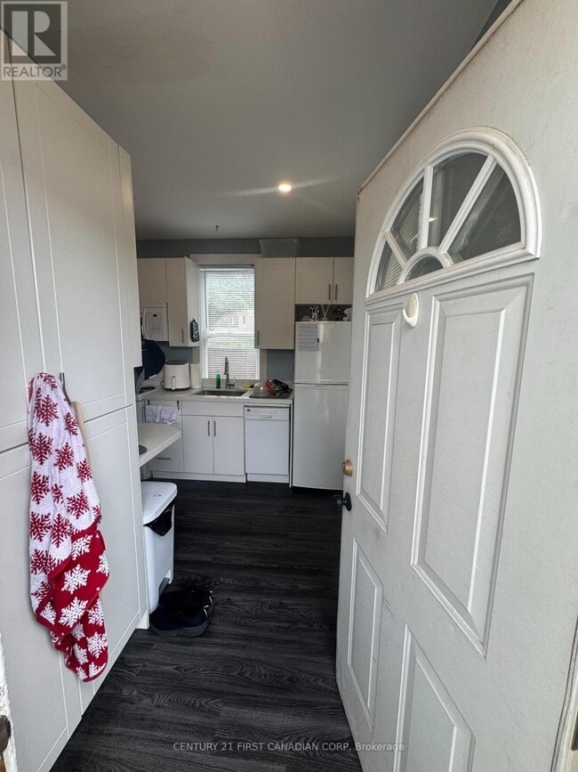 Photo - 28 Oxford St W Unit B