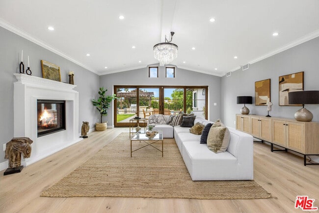 Building Photo - 6888 Alta Vista Dr Rental