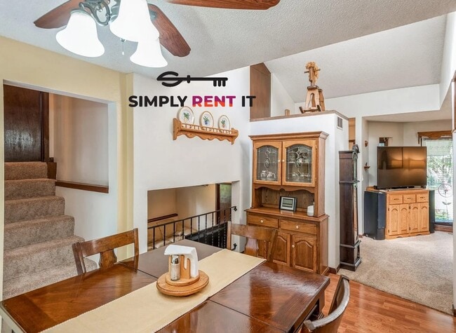 Photo - 3 Bedroom With 2 Car Garage, Outskirts of Ames, Available Now