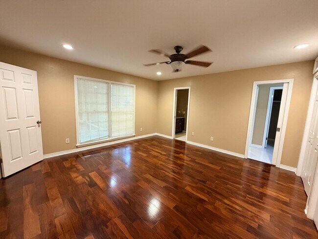 1017 Westbury Dr