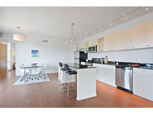 Photo - 915 N Washington Ave Unit 201