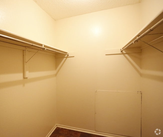1BR/1BA -650SF
