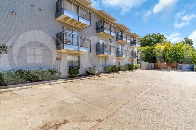 Photo - 4502 Gaston Ave Unit 215