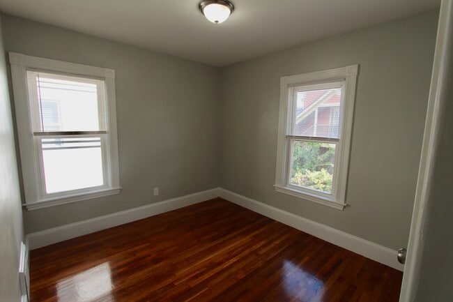 Photo - 34 Russell St Unit 2