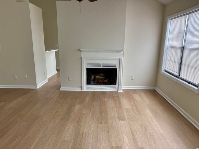 Photo - 911 Charles St