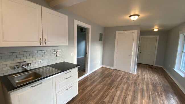 Photo - 433 Kayton Ave