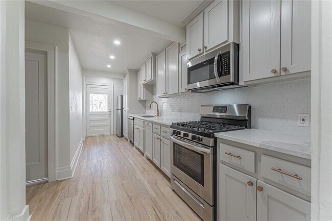 Photo - 2423 NW 12th St Townhome