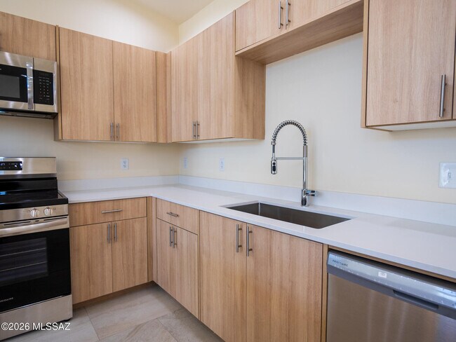 Photo - 1616 E Hedrick Dr
