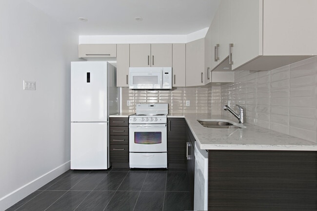 Photo - The Cedar Plaza