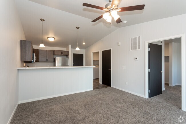 1BR, 1BA - 660SF