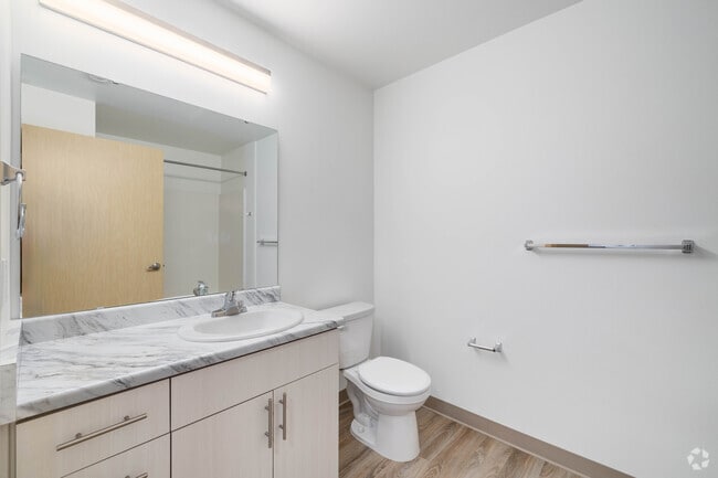 1BR, 1BA - 547SF - Bathroom