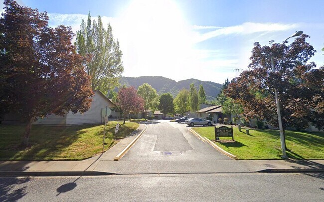 Photo - 1465 NE 10th St Unit #1465