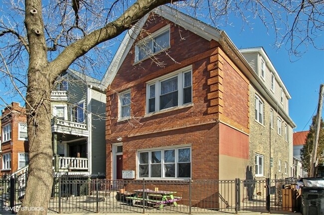 Vista desde el exterior - 2915 Hamlin N Ave Unidad 2