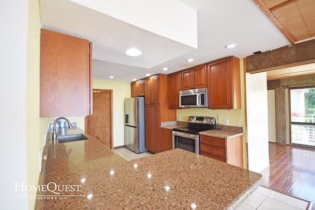 Photo - Large 4BR/2.5BA Home with a View! $4000/mo Unidad 4BR