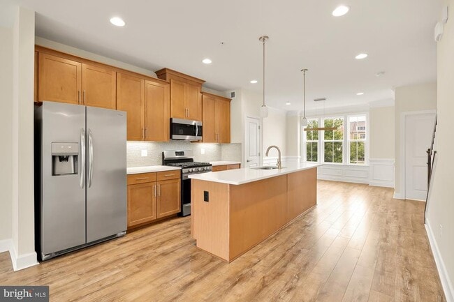 Photo - 4707 Van Buren St