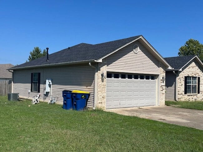 Photo - 102 Rosebud Cir