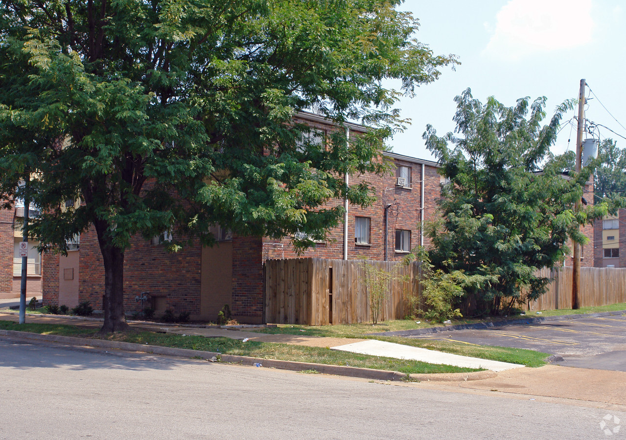 Photo - 4660--4662 Spring Ave Apartments
