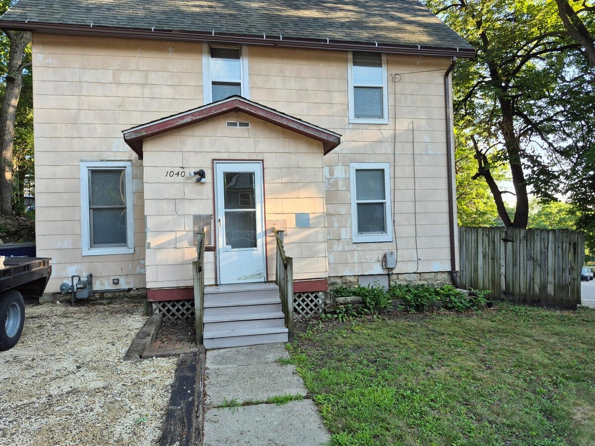 Photo - 1040 Carrington St
