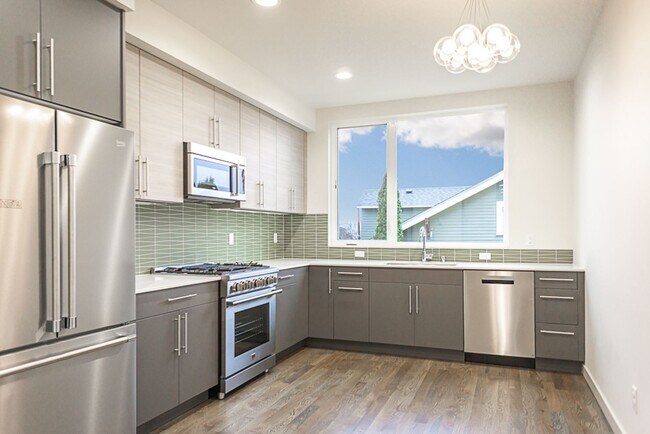 Photo - 3bd/2.5ba Seattle Townhome