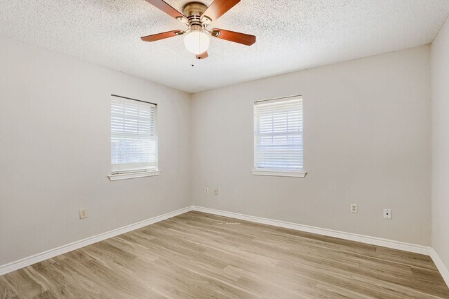 Photo - 316 Peachtree Ln