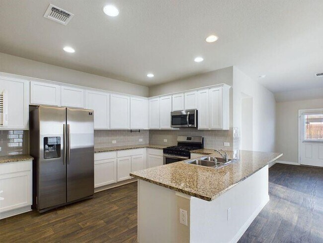 Photo - 114 Cranbrook Ln