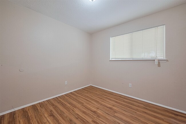Building Photo - 15827 Beechnut St Rental