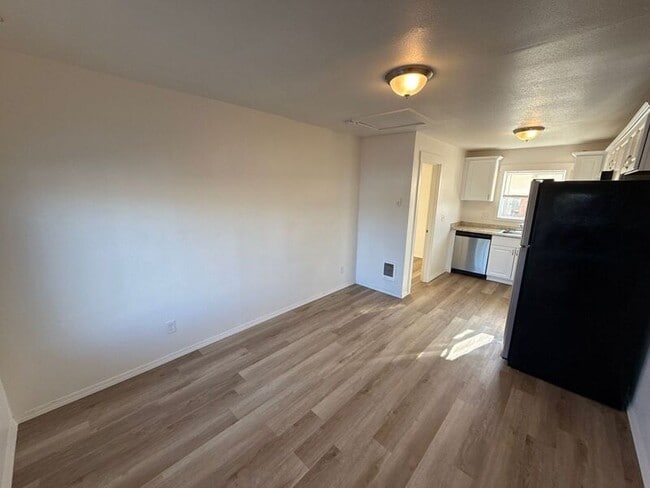 Photo - 3357 Portland Rd NE Unit #5