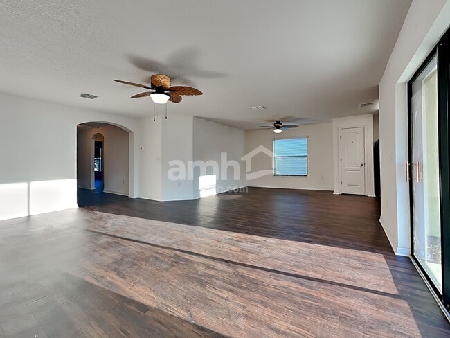 Photo - 1741 Chatham Grn