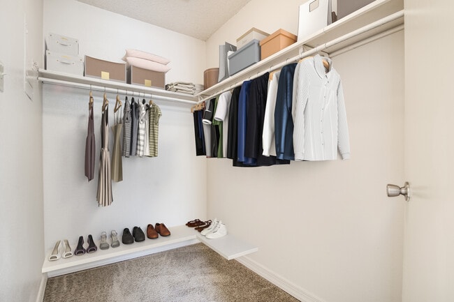 Photo - C&W Grandview Apartments