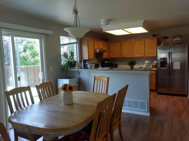 Photo - 6511 Stagecoach Ave