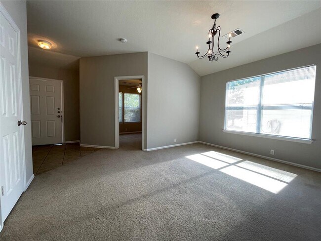 Photo - 208 Spruce Dr