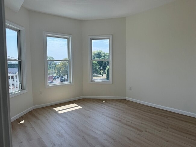 Photo - 247 Harvard St Unidad 3