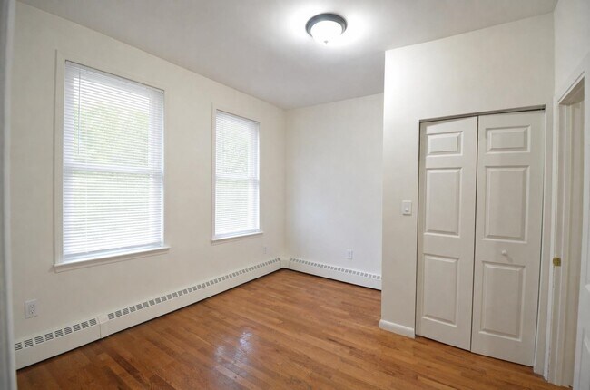 Building Photo - 241 Randolph Ave Unit 1