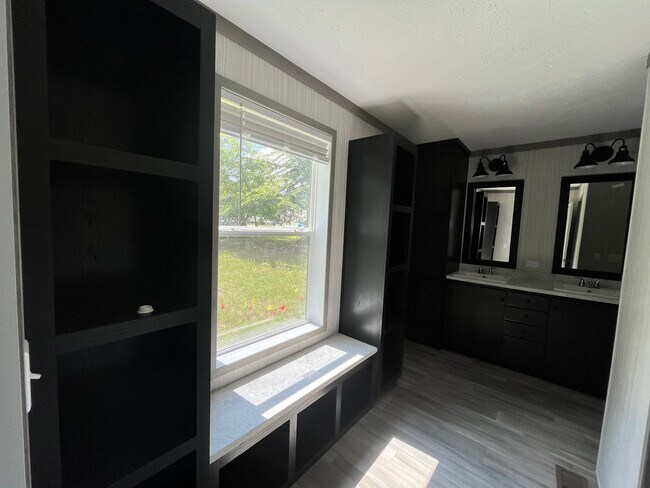 Photo - 3930 Auburn Ln House