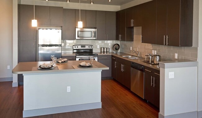 Cocinas con encimeras de granito y pisos de madera - 21 Fitzsimons