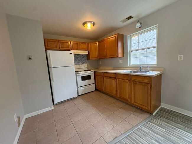 Photo - 129 Main St Unidad B