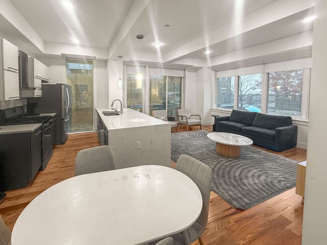 Photo - 236 W Thompson St Unidad ID1332434P