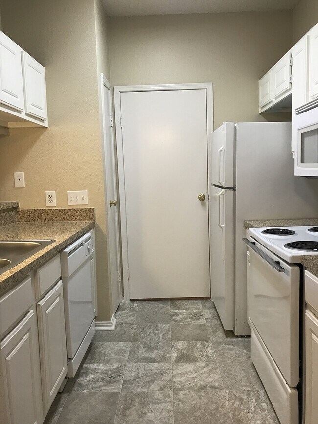 Photo - Awesome 1/1 in Great Location Unidad 2003